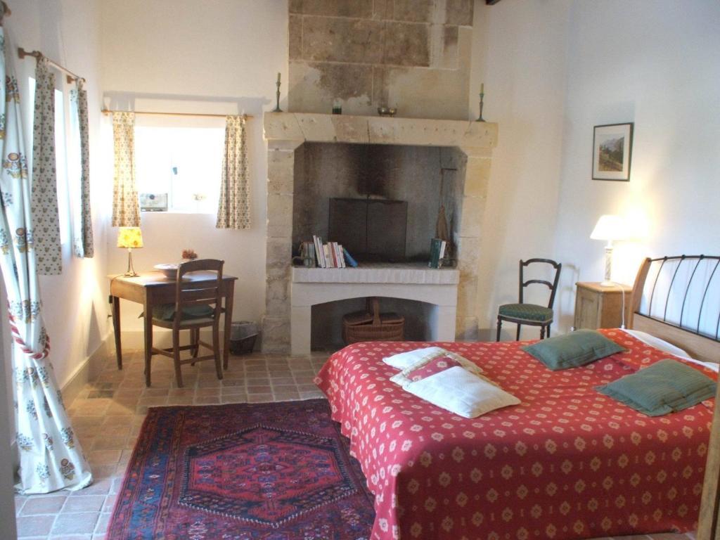Manoir De La Rousselliere Aparthotel Loches Exteriör bild