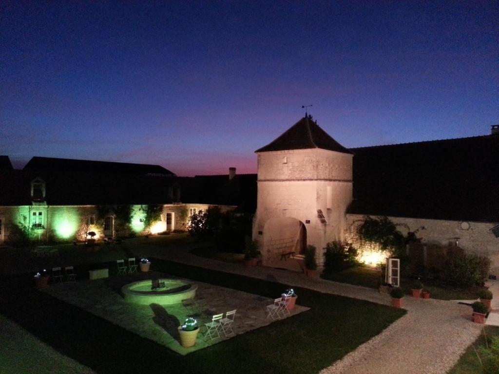 Manoir De La Rousselliere Aparthotel Loches Exteriör bild