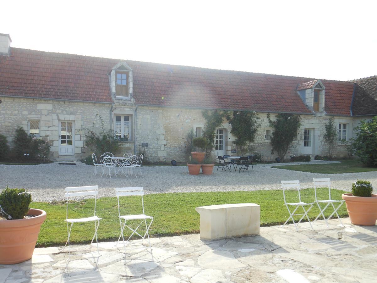Manoir De La Rousselliere Aparthotel Loches Exteriör bild